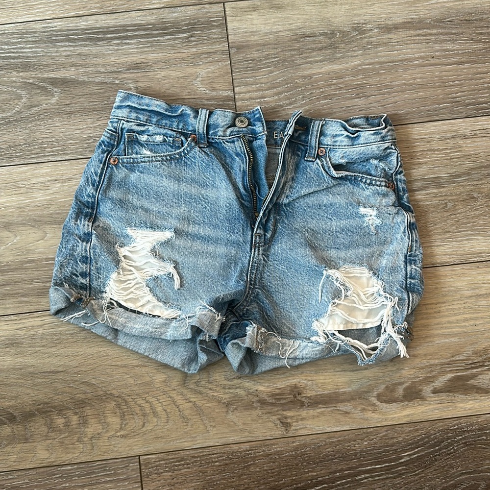 Size 0 American eagle Mom short
